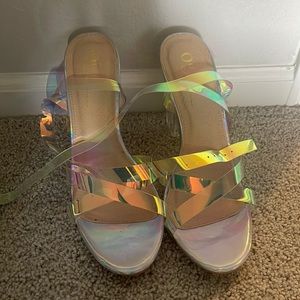 Clear heel/iridescent heel